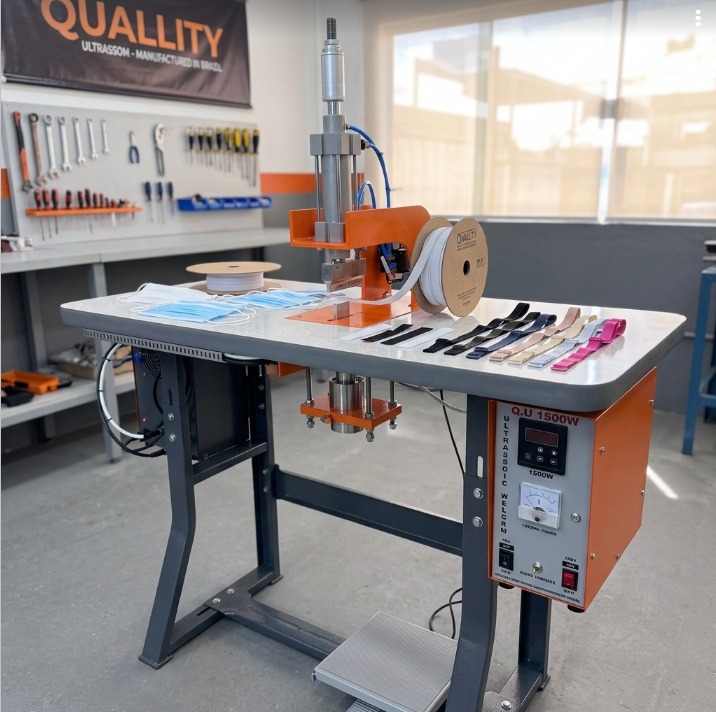 Máquina Q.U 1500W de solda ultrassom compacta